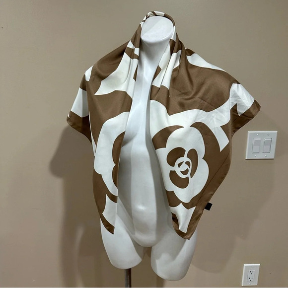 Beautiful print scarf - Picture 4 of 8